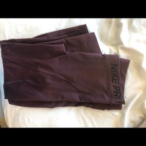 Small Nike pro active wear capris